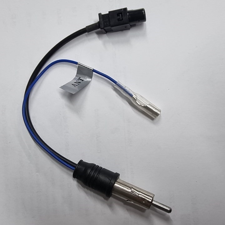 Antennenadapter Fakra (M) auf DIN 150 Ohm mit Phantomeinspeisung