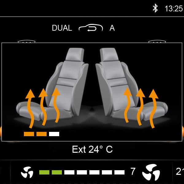 Radical R-C10VW2 Fahrzeugspezifischer Infotainer für VW Golf 7